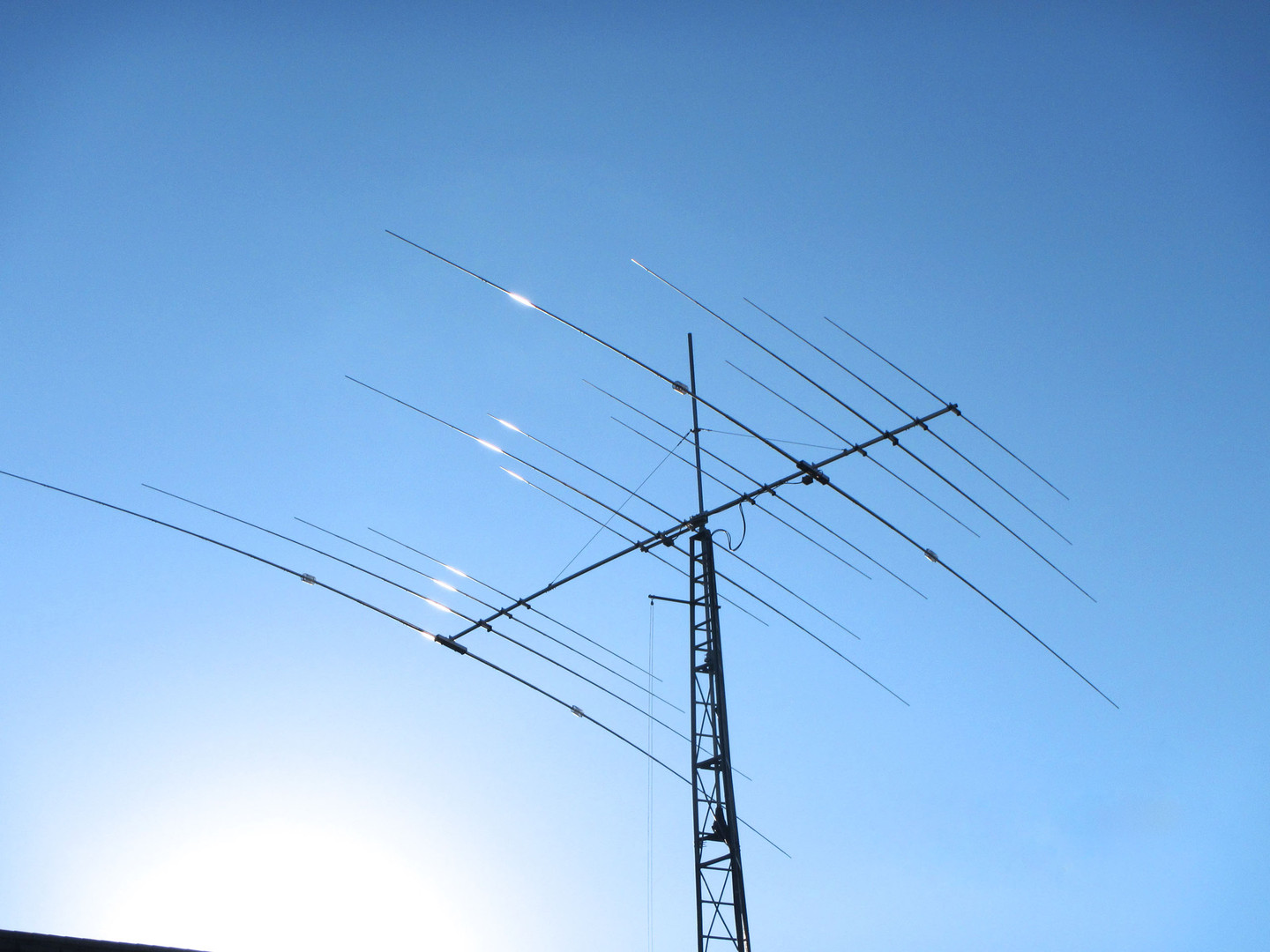 JK MidTri-40 antenna on its tower